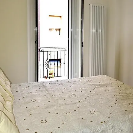 Residenza La Piazzetta * 雷卡纳蒂港